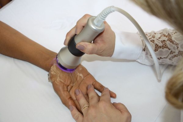 Brasileiros desenvolvem aparelho que promete aliviar as dores da fibromialgia Foto: Divulgação/USP