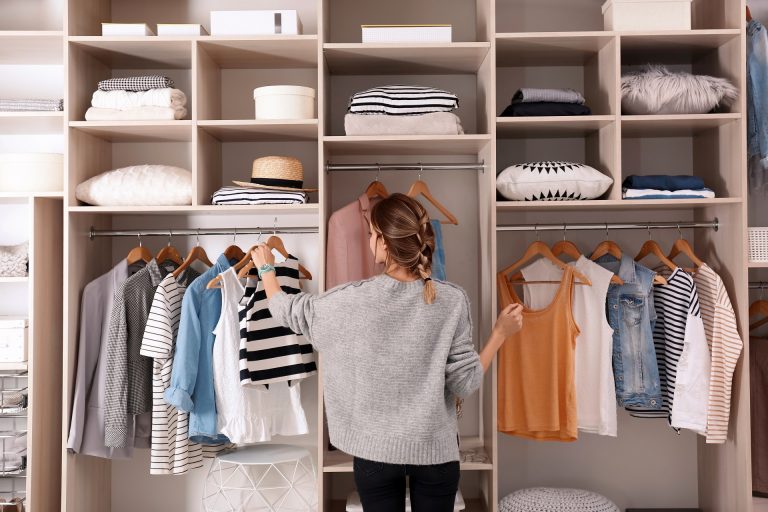 Ser organizado é uma virtude, mas o problema começa quando este hábito se transforma em um ritual e passa a gerar desconforto e sofrimento para quem o pratica. Foto: Bigstock.