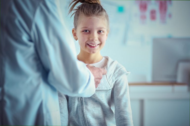 Quando o adolescente tiver o crescimento consolidado e a autonomia para cuidar da saúde, pode realizar a transição do pediatra para um clínico geral. Foto: Bigstock.