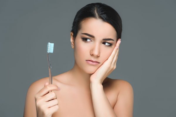 Novas tecnologias usam oxigênio ativo para reduzir dor após procedimentos odontológicos Novas tecnologias na odontologia ajudam a reduzir as dores e as lesões bucais (Foto: Bigstock)