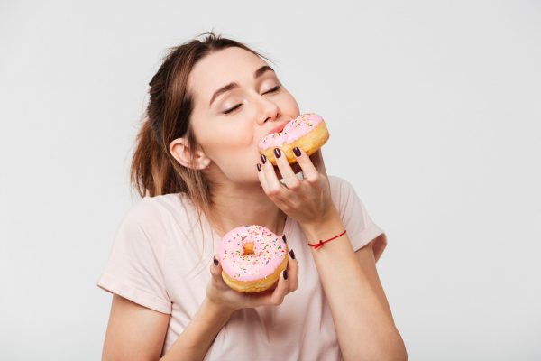 Comer emocional: você usa a comida para confortar frustrações? Se quem tem fome emocional soubesse lidar com as suas emoções, não precisaria fazer da comida uma ‘muleta’ para seguir em frente. Foto: Bigstock.