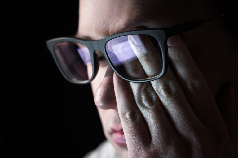 Além de depressão e ansiedade, os efeitos do jet lag social também estão ligados ao aumento de peso, Foto: Bigstock