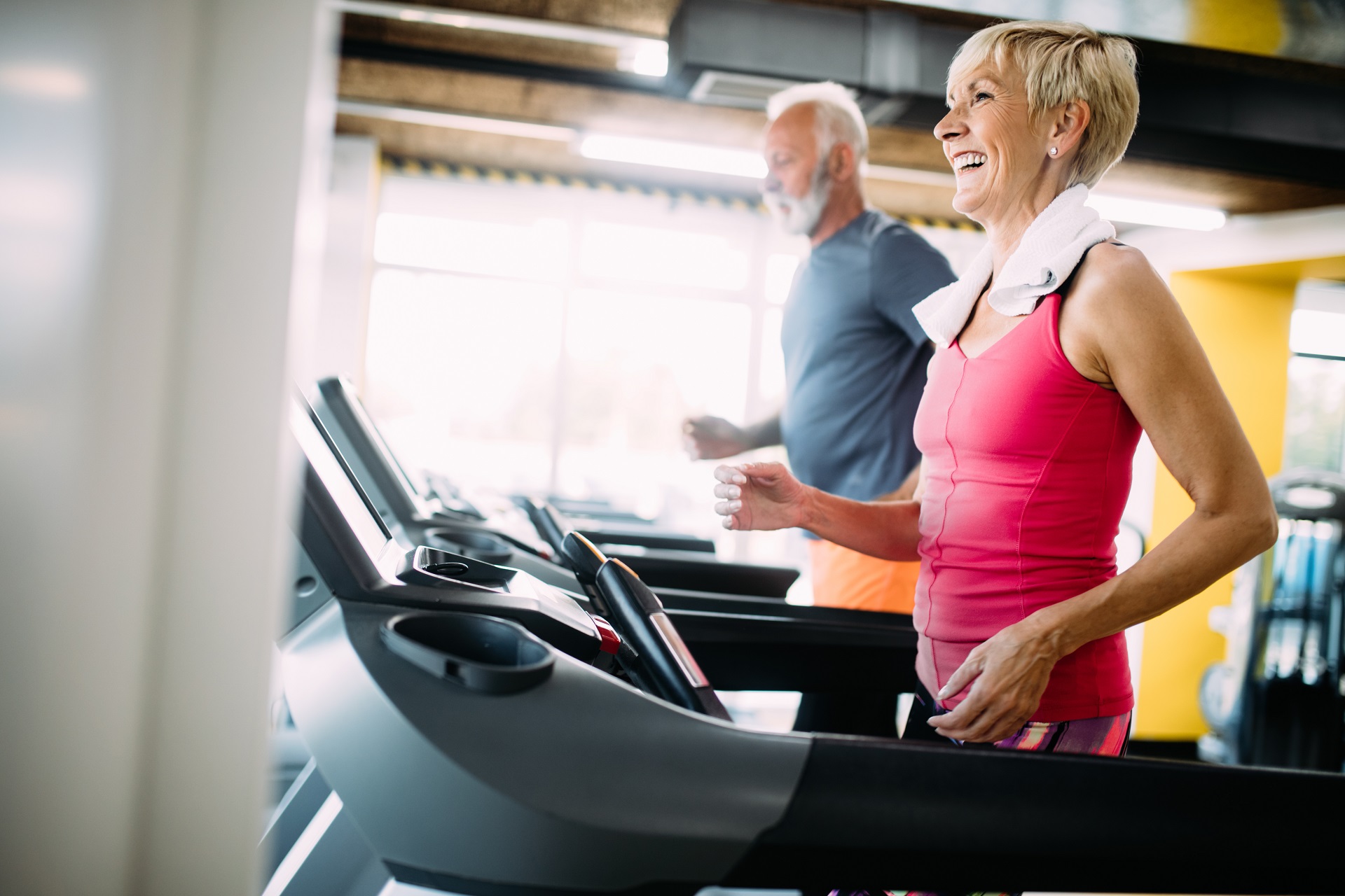 Para perder peso na terceira idade, combine rotina de alimentação equilibrada e exercícios físicos regulares. Foto: Bigstock. Para perder peso na terceira idade, combine rotina de alimentação equilibrada e exercícios físicos regulares. Foto: Bigstock.