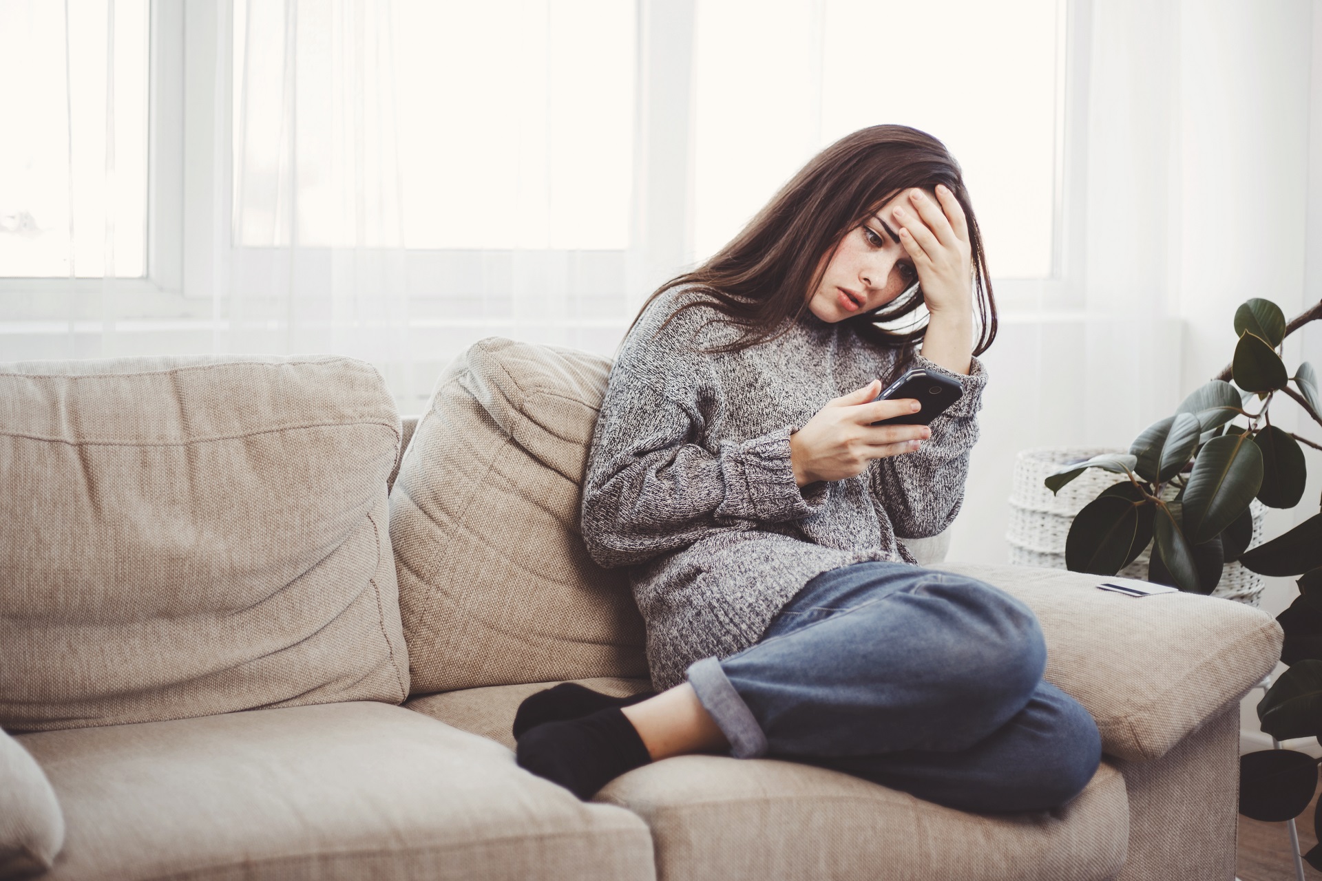 Para se blindar de sensações desagradáveis, o chamado "unfollow terapêutico" virou recomendação médica. Foto: Bigstock. Para se blindar de sensações desagradáveis, o chamado "unfollow terapêutico" virou recomendação médica. Foto: Bigstock.