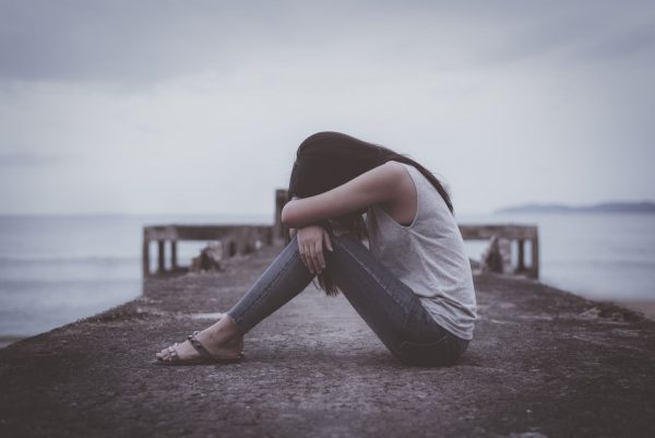 Brasil enfrenta epidemia de suicídio, alerta ministra Damares Alves Ministra Damares Alves alerta para uma "epidemia de suicídio" no Brasil
Foto: Bigstock.