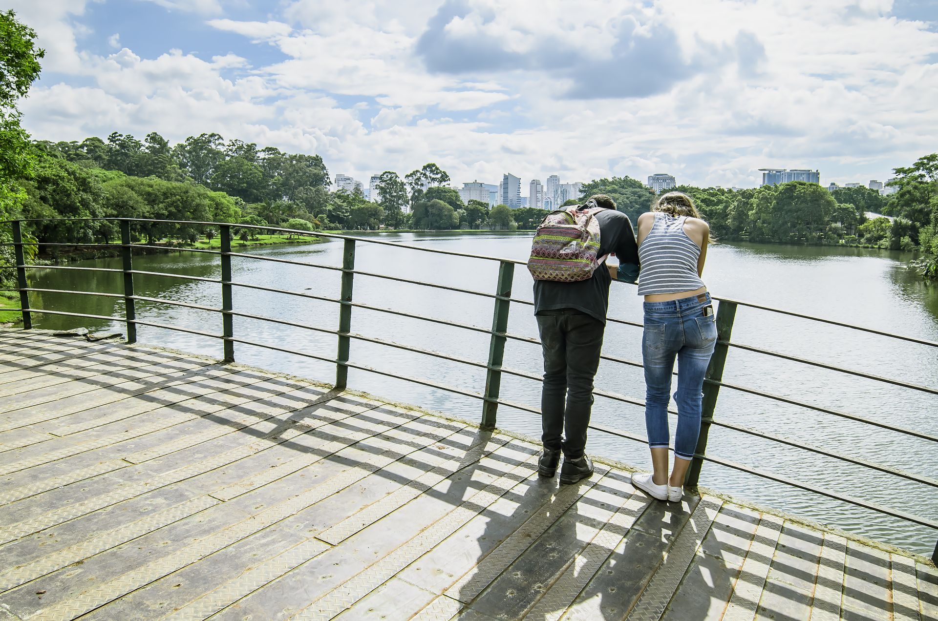 Pessoa que for pega fumando em praças públicas deverão pagar uma multa de R$ 500. Foto: Bigstock. 