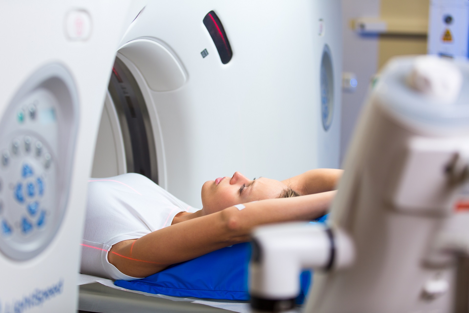 Contrastes à base de iodo utilizados na radiologia convencional e tomografia computadorizada têm maior probabilidade de causar reações adversas. Foto: Bigstock.