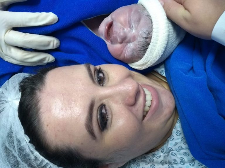 Camila não esperava estar grávida e acabou se vacinando contra o sarampo. Depois que veio a notícia, a surpresa se misturou ao desespero Foto: Arquivo pessoal.