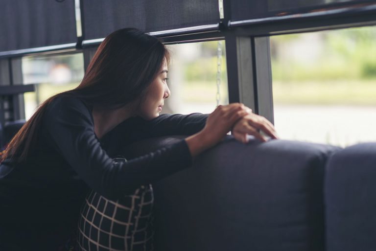 Falar sobre depressão e suicídio ainda é considerado um tabu na sociedade brasileira. Foto: Bigstock.