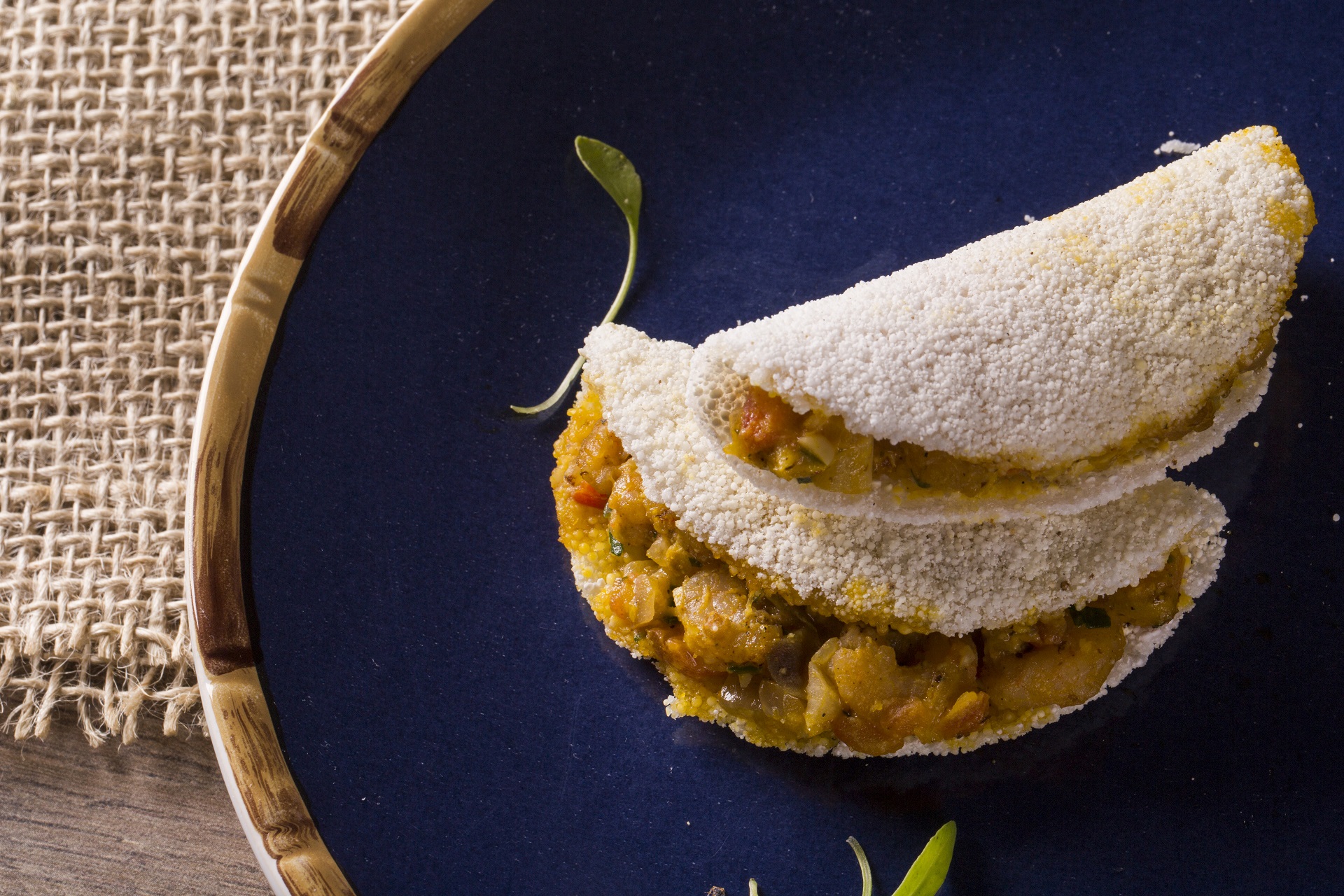 Se por um lado a tapioca tem menos calorias que o pão francês, por outro ela sempre leva recheio, e a depender da escolha ela perde seu potencial fitness. Foto: Bigstock.