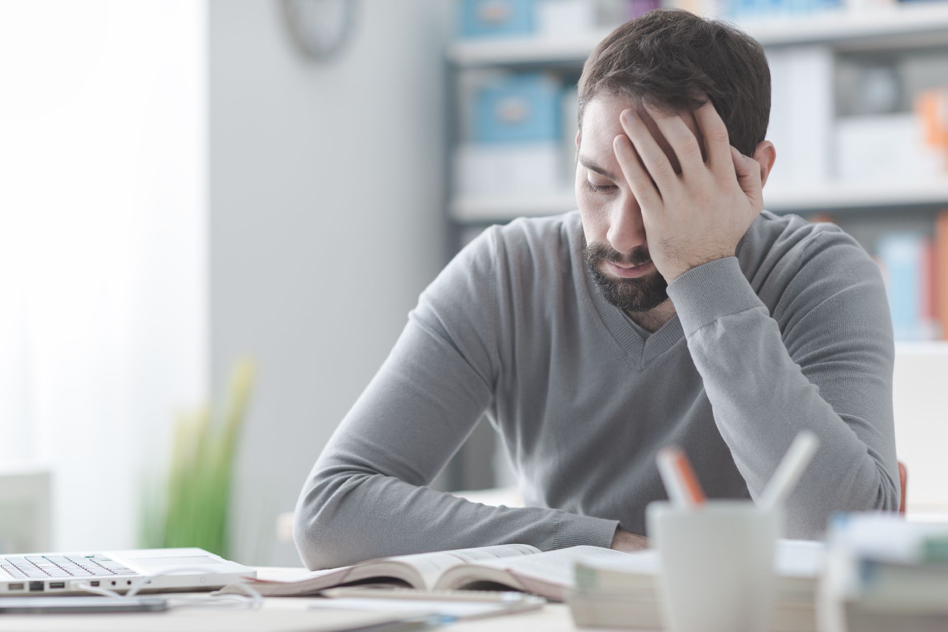 Esgotamento é um dos sinais de uma sociedade baseada em desempenho e em urgências. Foto: Bigstock. Esgotamento é um dos sinais de uma sociedade baseada em desempenho e em urgências. Foto: Bigstock.