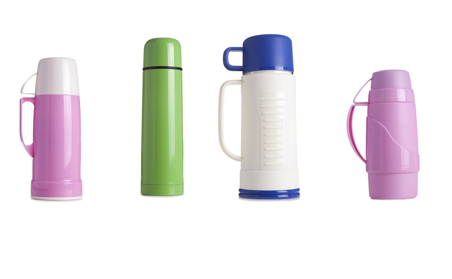 O ideal é, além do escalde (que tem uma função muito mais gastronômica), fazer uma limpeza mecânica da garrafa, com esponjas ou escovas de mamadeira. Foto: Bigstock.