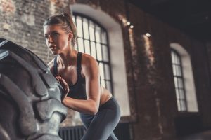 Fazer “careta” durante exercícios físicos intensos reduz duração do Botox Exercícios pesados trabalham contra a toxina, fazendo com que o efeito de paralisação dos músculos da face seja de duas a três vezes menor do que deveria. Foto: Bigstock.