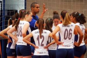 Alunos e alunas de escolas de Curitiba e RMC disputam jogos de voleibol e handebol (foto: Divulgação)