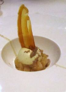 Dome de mascarpone e vanilla com peras caramelizadas