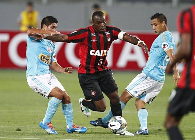 ATLETICO PARANAENSE E SPORTING CRISTAL -  PRE LIBERTADORES - LIMA - PERU - ESPORTES - 29/01/2014 -