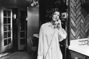 O assassino atrás da porta: Michael Myers e sua máscara branca consolidaram o gênero dos assassinos seriais no cinema. 