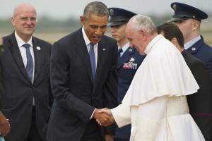 O papa Francisco e o presidente Barack Obama: católicos são os que mais discordam do envolvimento das igrejas no debate sobre políticas públicas envolvendo temas científicos, segundo pesquisa. (Foto: U.S Air Force photo/Tech. Sgt. Robert Cloys)