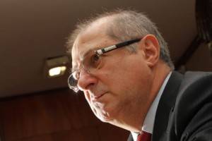 Entrevista com Paulo Bernardo: ex-ministro nega propina