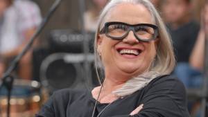 Vera Holtz defende o cabelo grisalho para a nova novela da Globo