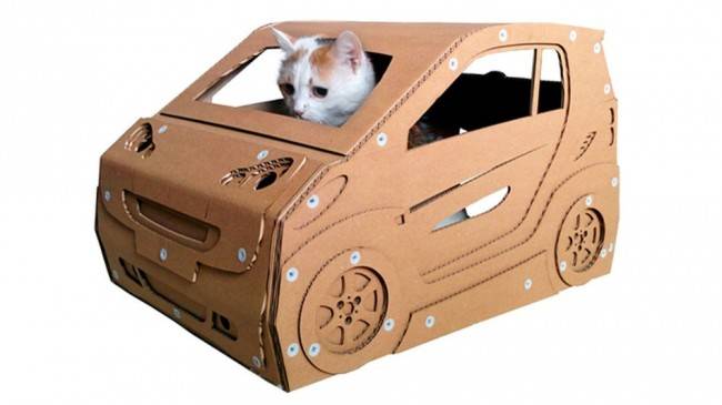 Casinha em formato de carro. 