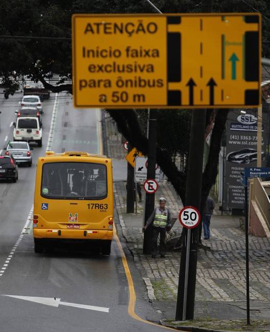 Faixa exclusiva na XV. Foto de Jonathan Campos/Gazeta do Povo.
