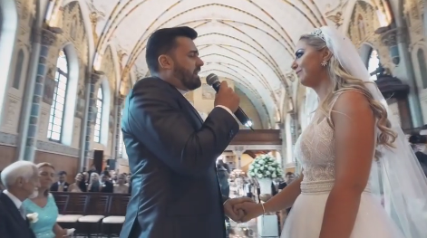 Em igreja de Curitiba, noivo canta oração especial para noiva em vídeo emocionante Em igreja de Curitiba, noivo canta oração especial para noiva em vídeo emocionante