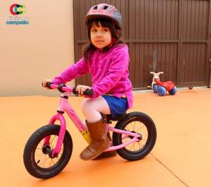 Mira Mama, sem os pedais e o freio da minha bicicletinha!