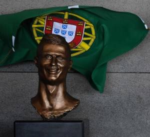 FBL-POR-AIRPORT-RONALDO