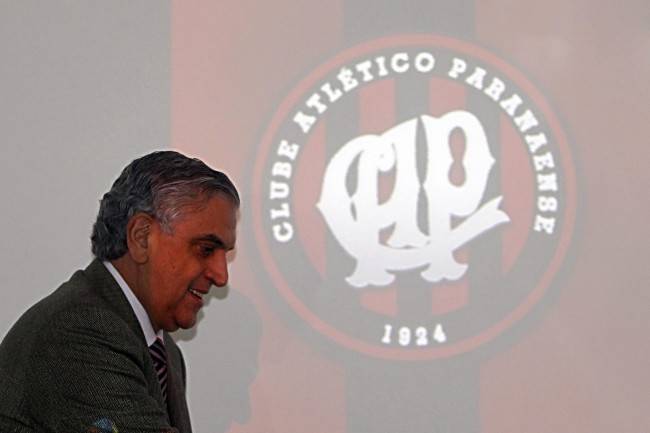 COLETIVA OBRAS DA ARENA - ESPORTES - CURITIBA - PARANA - 03/10/2013 -
