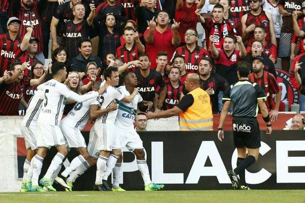 Alex diz que gol de Iago no Atletiba é para ser aplaudido em pé