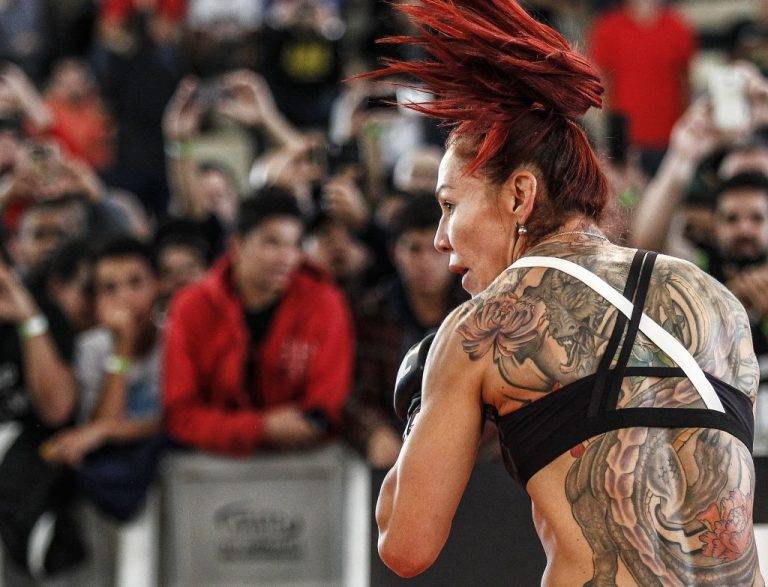 Quando Cris (ainda não era Cyborg) e perdeu pela primeira e única vez na carreira Cris Cyborg estrou no MMA em 2005, quando perdeu pela única vez na carreira. 12 anos depois, ela quer a 18ª vitória e o cinturão do UFC. Foto: Jonathan Campos/Gazeta do Povo