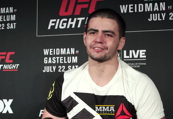 Paranaense usa pagamento do UFC para comprar primeira boneca à filha