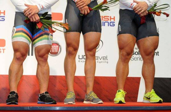 Ciclistas de provas de velocidade em velódromo.
Créditos da foto: GettyImages