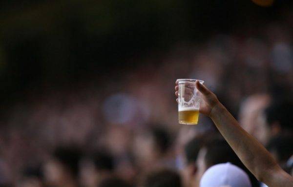 Fica mais perto a volta da cerveja aos estádios do Paraná