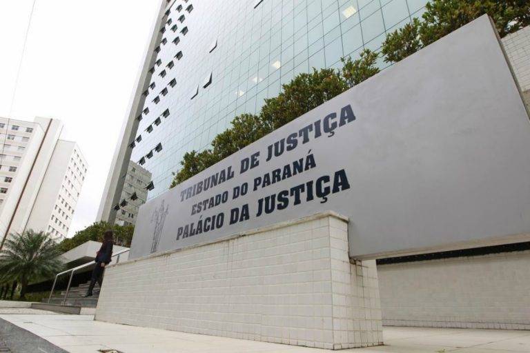 Sai o número de inscritos do concurso de técnico judiciário do TJ-PR Para concorrer ao cargo de juiz é necessário ser bacharel em Direito com 3 anos de prática jurídica. (Foto: Antônio More/Gazeta do Povo)