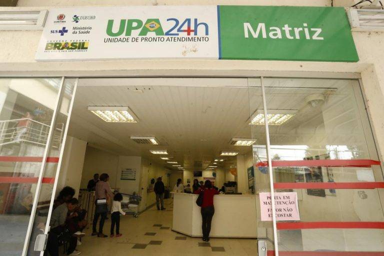 Prefeitura de Curitiba processa enfermeiros grevistas por abandono de plantão Unidade de pronto atendimento. Foto: Hugo Harada/Gazeta do Povo.