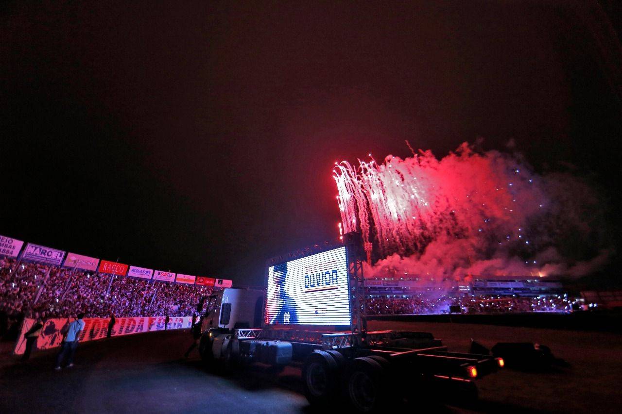 Paraná fez festa para anunciar campanha para ter 40 mil na Arena da Baixada contra o Inter. (Foto: Albari Rosa/Gazeta do Povo)