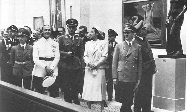 Exposição de arte degenerada no governo nazista.