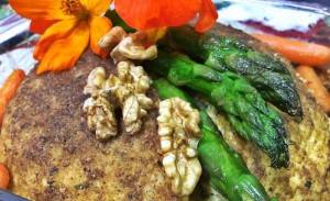 Assado à base de tofu recheado com farofa do Armazém VegAninha. Foto: Divulgação