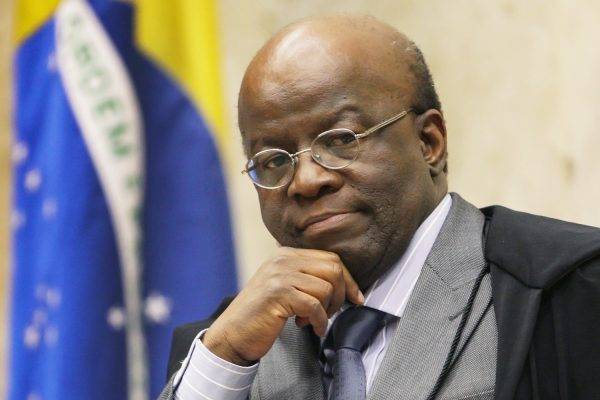 Joaquim Barbosa só decide se sai candidato depois de baixar a poeira da condenação de Lula