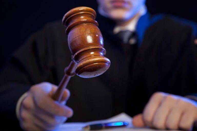 Pagamentos retroativos nos tribunais chegam a R$ 3,5 milhões para um único juiz Bigstock