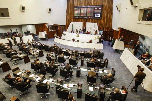 Deputado tem 11 imóveis e recebeu R$ 61,8 mil de “auxílio-moradia” em 3 anos