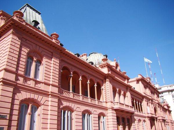 A Casa Rosada é um ícone de Buenos Aires. Quem for ao simpósio da Universidade Austral pode aproveitar um tempo livre para conhecê-la. (Foto: Marcio Antonio Campos/Gazeta do Povo)