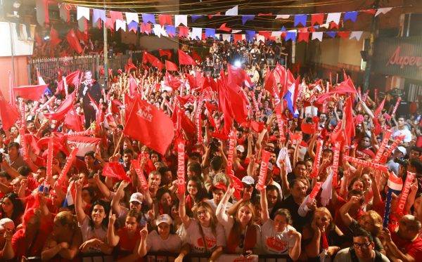 Festa da vitória do conservador Marito Abdo, do Partido Colorado, que se perpetua no poder. Foto: Divulgação/Campanha de Marito Abdo