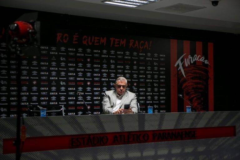 Petraglia quer acabar com a paixão no futebol, e está conseguindo no Atlético Marcelo Andrade/Gazeta do Povo