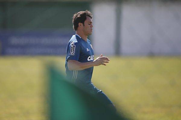 Kleber treina em separado no Coritiba. Jogador comparou Brasil com a Venezuela. Foto: Albari Rosa/Gazeta do Povo