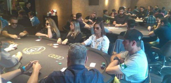 Participação foi grande na segunda etapa do Circuito Resenha do Poker no Batel Poker Clube.