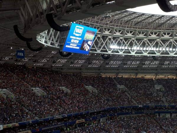Sinalização do VAR na final da Copa. André Pugliesi/Gazeta do Povo, enviado especial à Rússia