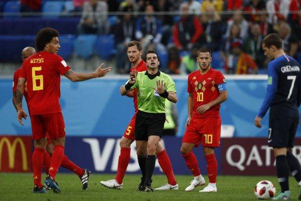 Sensação da fase inicial, com 17 revisões, VAR “some” dos jogos decisivos da Copa